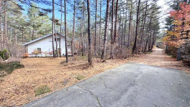 浅間ハイランドパーク メイン通り沿いの中古戸建の前面道路含む現地写真