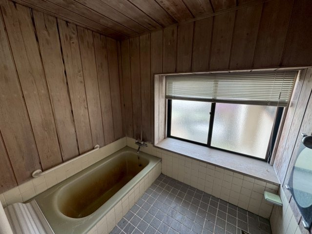 -三丁目不動産-　熊谷市末広3丁目　中古戸建の浴室