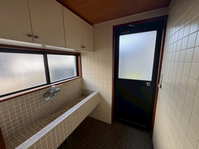-三丁目不動産-　熊谷市末広3丁目　中古戸建の洗面所
