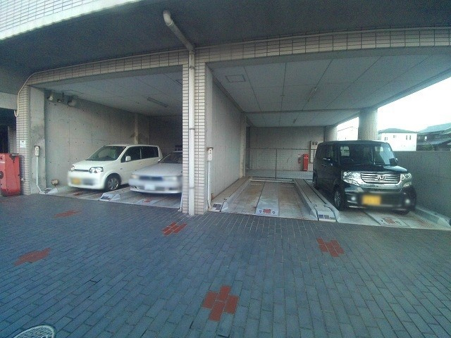 ポコアポコ住吉メゾンの駐車場