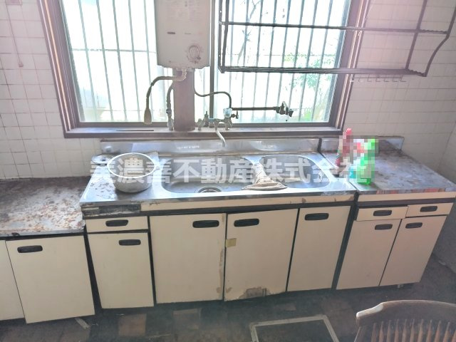 ６６５９３　岐阜市長良中古戸建てのキッチン