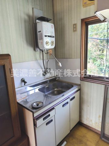 ６６５９３　岐阜市長良中古戸建てのキッチン
