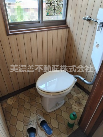 ６６５９３　岐阜市長良中古戸建てのトイレ