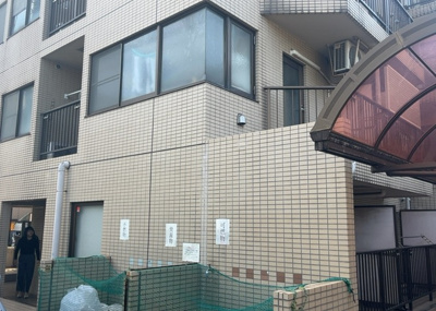 【構造・工法・仕様】 | 共立リライアンス上野町 | 木造住宅とは土台、壁、柱など建築物の強度を支える構造体の材に木が使用されている構造を指します。構造体は建物の自重を支えるだけではなく風圧や水圧、積裁荷重などあらゆる衝撃に耐えるための基礎です。