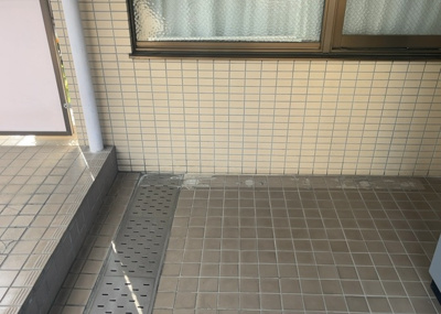 【冷暖房・空調設備】 | 共立リライアンス上野町 | 床下換気口は、床下に湿気がこもることを防ぎ、効果的に換気を行うために設置されています。床下換気口が設置されていない建物は、基礎パッキング工法などにより換気を行なっています。詳細は現地でご確認ください。