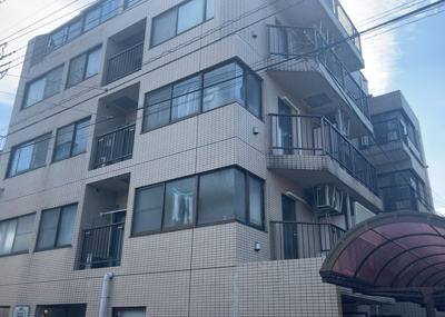 【外観】 | 共立リライアンス上野町 | 物件の詳細については、現地を見てわかること以外に、役所や法務局などで調べないとわからないことがあります。そのため、現地に行く場合は、もしこの物件を買ったらどのような生活ができるかをイメージしましょう。