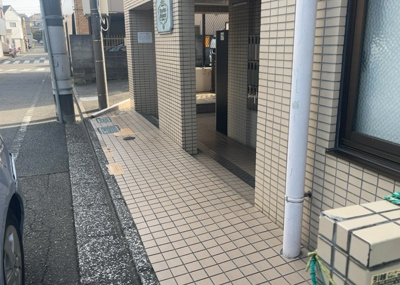 【庭】 | 共立リライアンス上野町 | 庭のある家に住むことのメリットとして、子どもたちの遊び場を確保できること、ガーデニングや家庭菜園を楽しめること、明るさを確保できることがあります。また、配置を工夫することでプライバシーが確保できます。