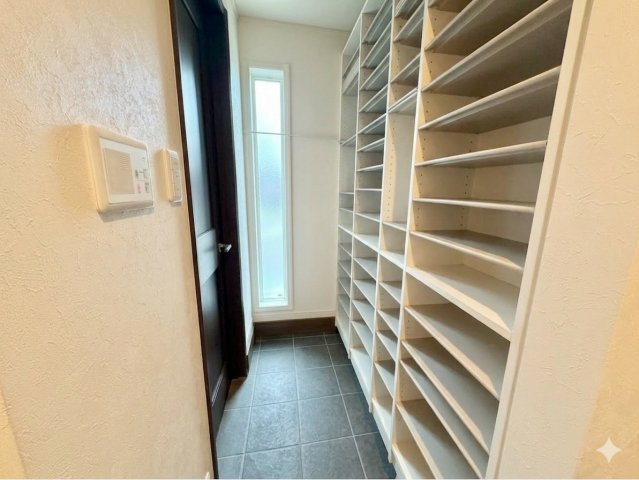 泉佐野市中庄戸建の玄関|シューズクローゼット