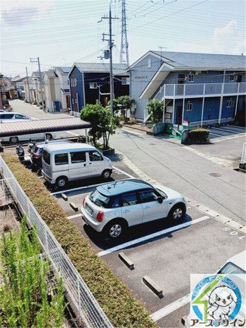 ロイヤルハイツ1の駐車場