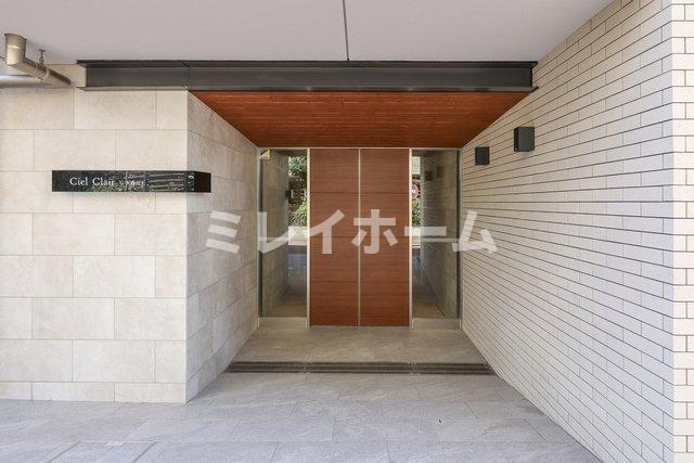 シエルクレール大森山王のエントランス