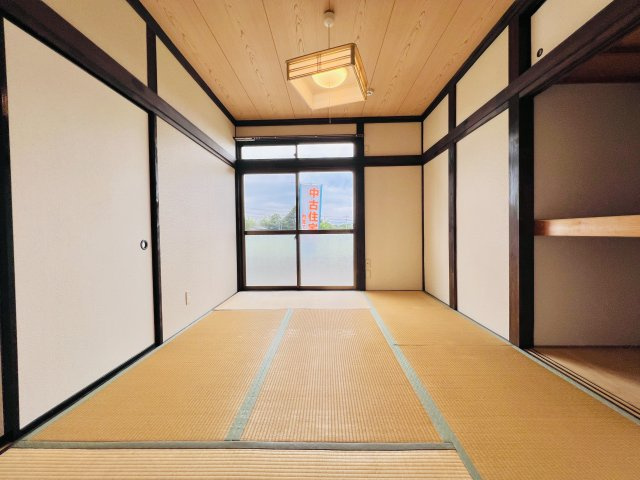 前橋市粕川町深津の和室|南側の窓から日差しが差し込む6帖和室◎