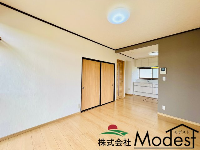 前橋市粕川町深津の居間・リビング|明るいリビングで、家族団らんのひと時を♪