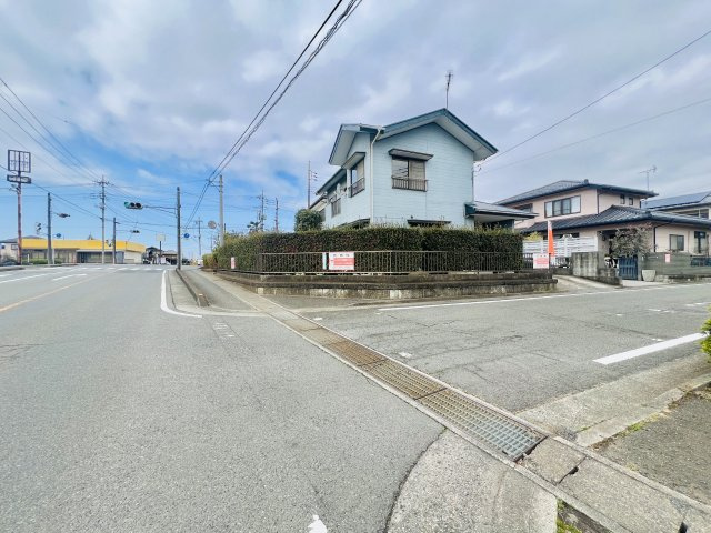 前橋市鶴が谷町の前面道路含む現地写真|東南角地◎