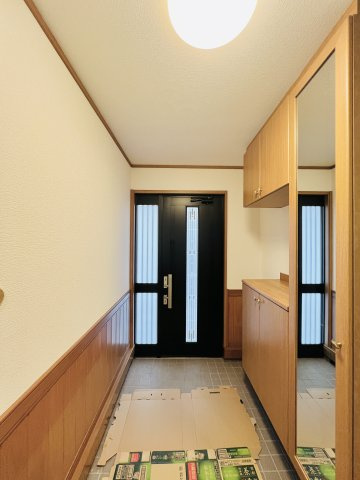 太田市新田市野井町の玄関|広々とした玄関スペースは着脱も楽々(*^^*)