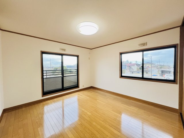 太田市新田市野井町の洋室|WIC付きの9帖洋室は、ゆとりのある空間♪
3帖の書斎付き