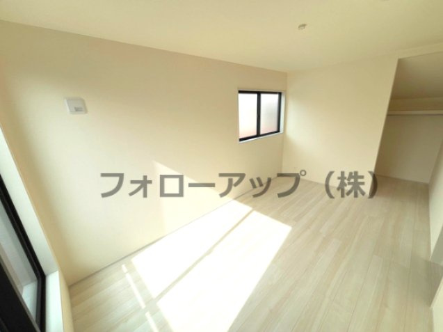 リーブルガーデン伊丹市西野7期の洋室|コンパクトで使いやすい洋室です