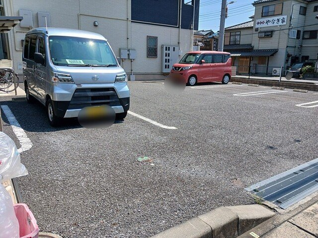 セイバリー　スクエアの駐車場