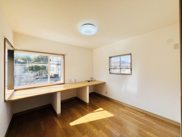 桐生市菱町2丁目の洋室|カウンター付きの4.5帖洋室♪