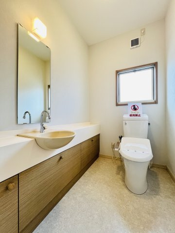 桐生市菱町2丁目のトイレ|あると便利な手洗い場付きのトイレ