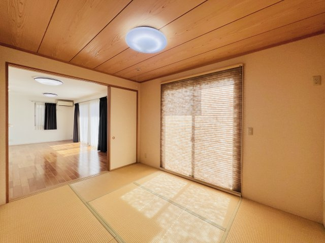 高崎市三ツ寺町の和室|リビングに隣接する和室は、来客時や家事スペースとしても♪