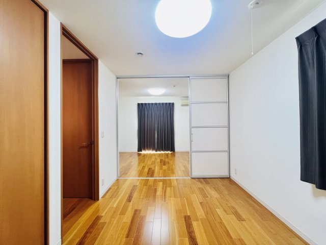 高崎市三ツ寺町の洋室|WIC付きの洋室はゆとりのある空間に♪