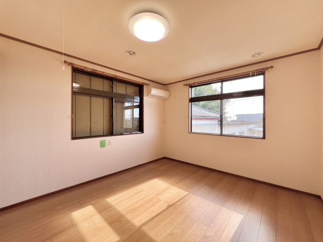 高崎市中里町の洋室|2階洋室は、お子様の一人部屋デビューにも最適♪