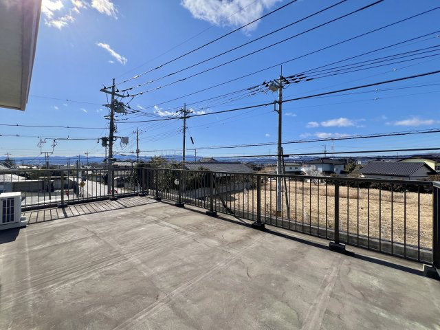 高崎市中里町のバルコニー|広々バルコニーは日当たりも良好♪