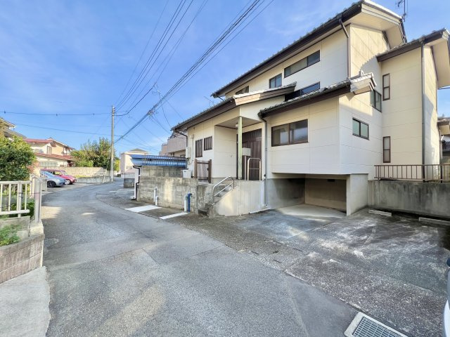 高崎市井野町の前面道路含む現地写真|閑静な住宅地