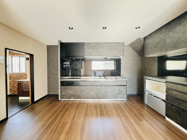 高崎市井野町のキッチン|収納も充実のキッチン◎