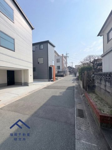 春日市紅葉ヶ丘西３丁目　戸建ての前面道路含む現地写真
