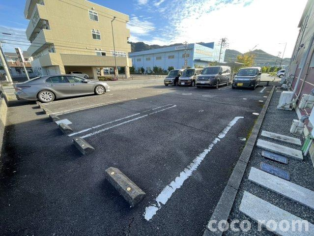 サンモールの駐車場