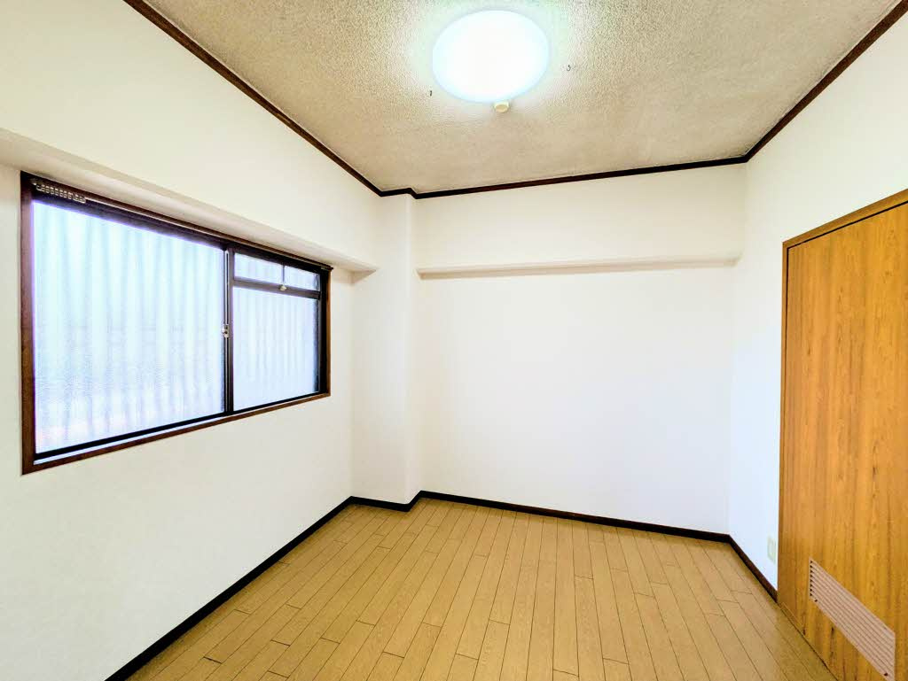 真締川ハイツの洋室
