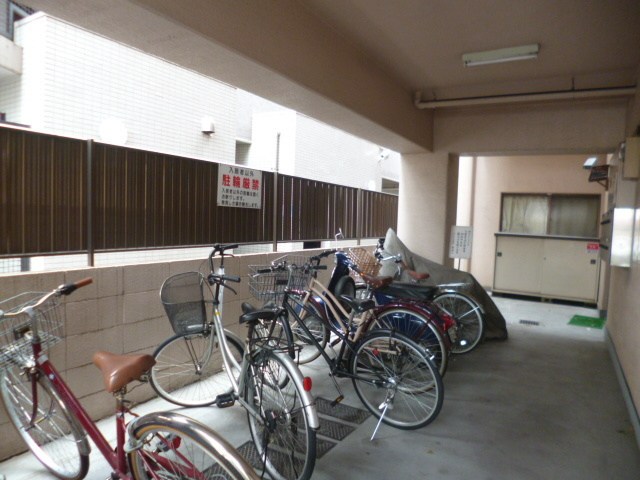 サンハイツ東海のエントランス
