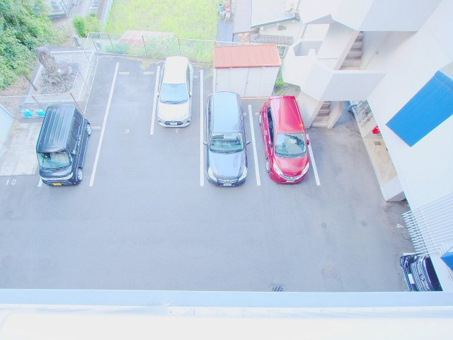 広島市安佐南区大町西３丁目の賃貸マンションの駐車場