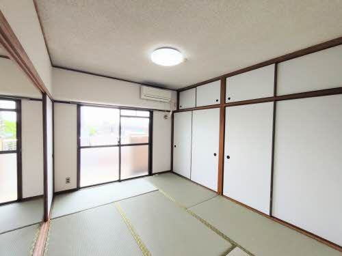 真締川ハイツの和室