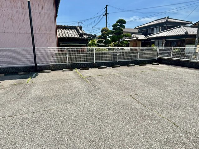ロイヤルメゾン白浜　Bの駐車場