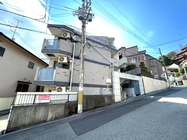 クリフサイド西岡本