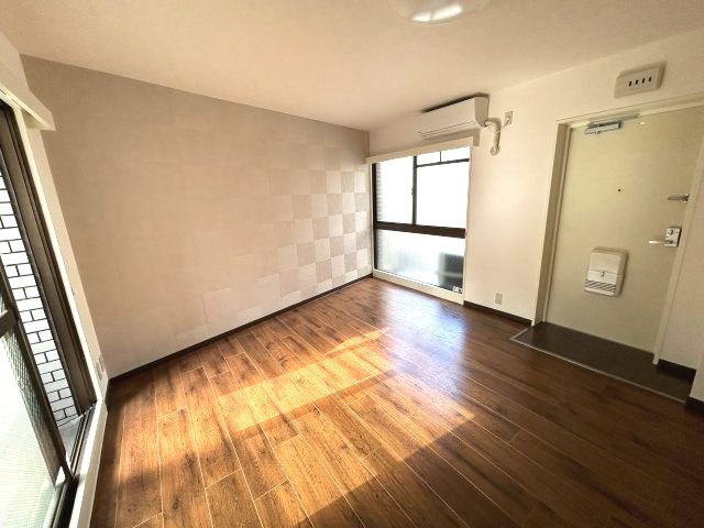 クリフサイド西岡本の寝室