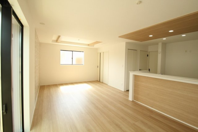 東城山町　新築戸建　2号棟（全3区画）の居間・リビング|ＬＤＫ　18.0帖