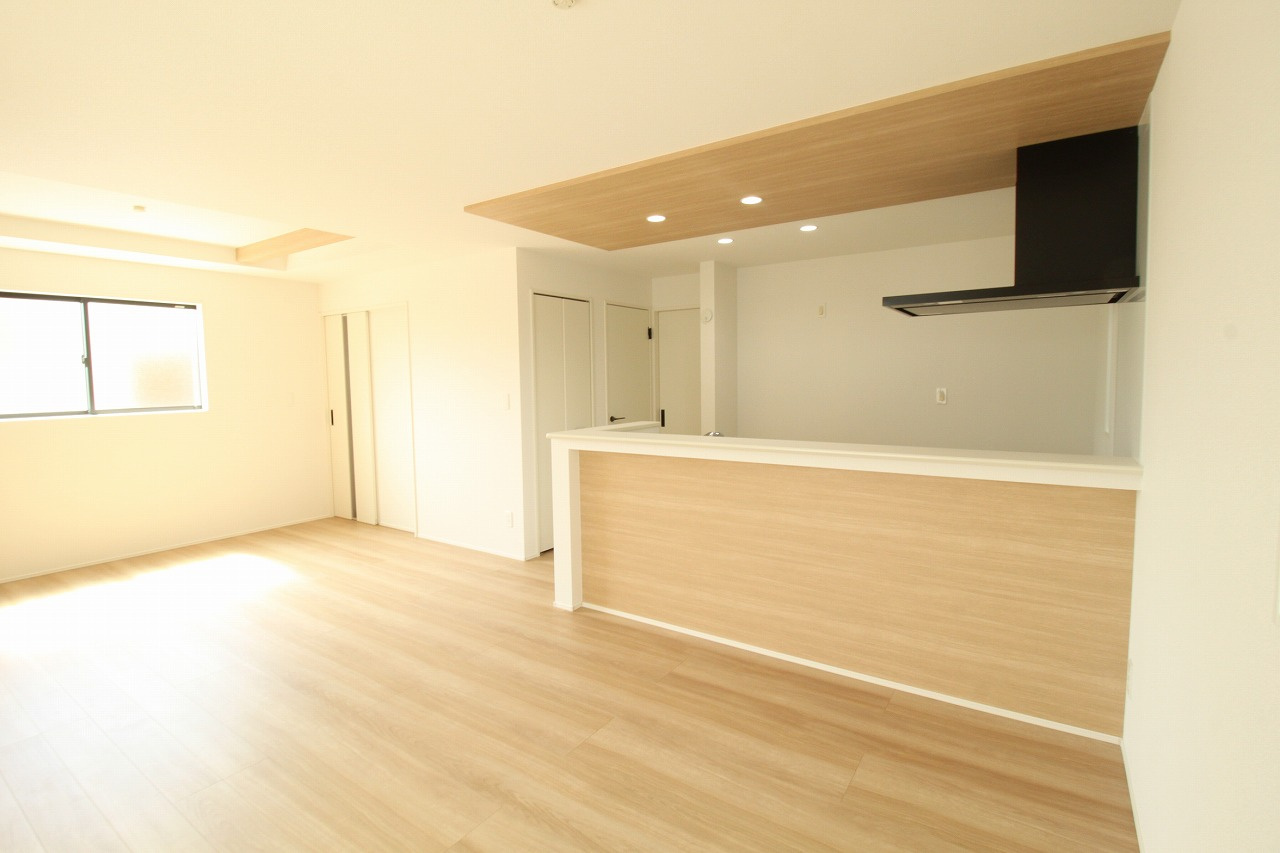 東城山町　新築戸建　2号棟（全3区画）の居間・リビング|ＬＤＫ　18.0帖