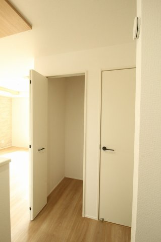 東城山町　新築戸建　2号棟（全3区画）の収納|パントリー