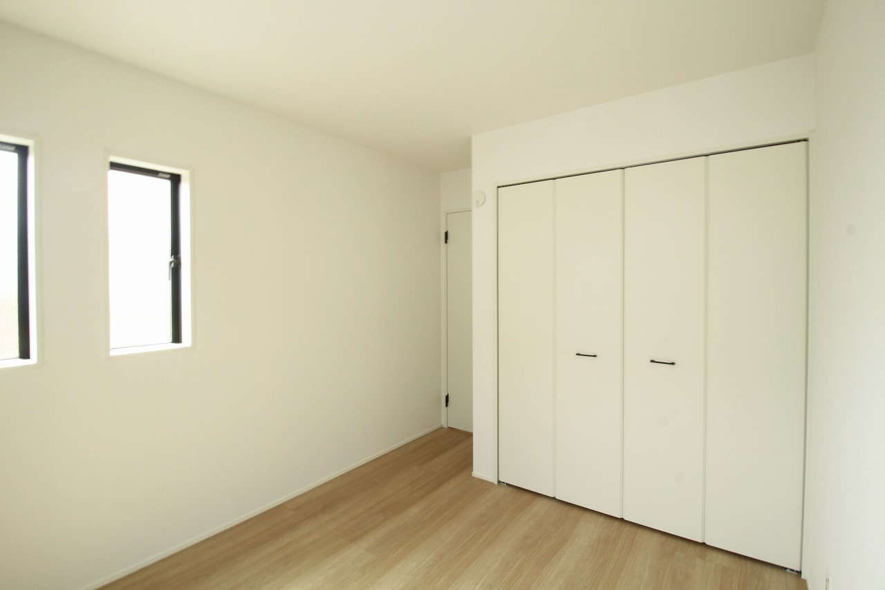 東城山町　新築戸建　2号棟（全3区画）の洋室|2Ｆ　南の部屋　5.25帖