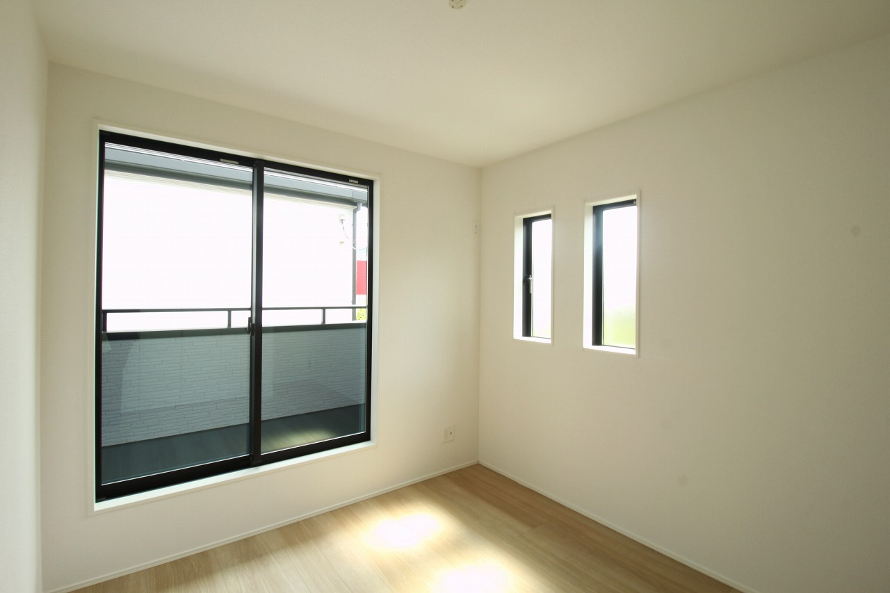 東城山町　新築戸建　2号棟（全3区画）の洋室|2Ｆ　南の部屋　5.25帖