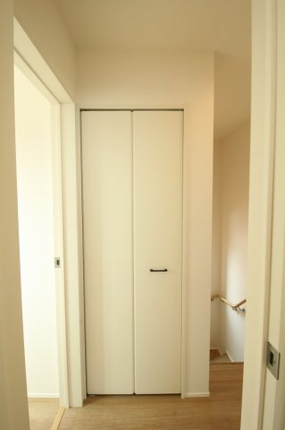 東城山町　新築戸建　2号棟（全3区画）の収納|2Ｆ　ホール