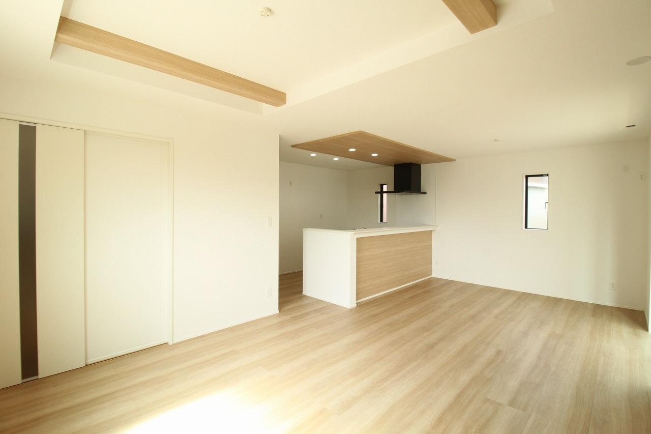 東城山町　新築戸建　2号棟（全3区画）の居間・リビング|ＬＤＫ　18.0帖