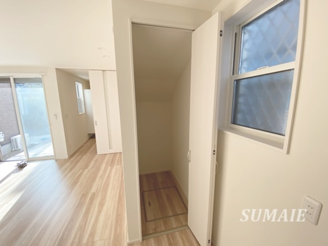 Ｐｉｅｎｉ　Ｍｅｔｓａ　さいたま新都心の収納|階段下も収納スペースに☆