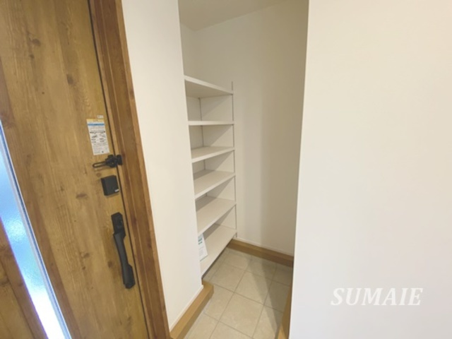 Ｐｉｅｎｉ　Ｍｅｔｓａ　さいたま新都心の玄関|可動棚のシューズクローク☆