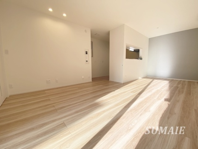 Ｐｉｅｎｉ　Ｍｅｔｓａ　さいたま新都心の居間・リビング|落ち着いた内装です☆