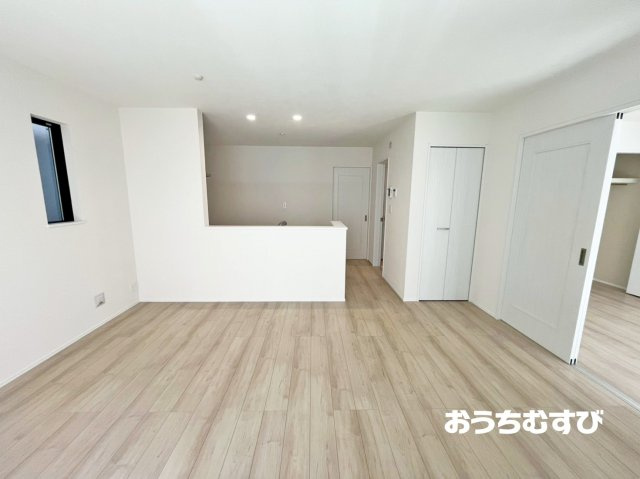 春日井市八事町1丁目29番(全4棟)の居間・リビング