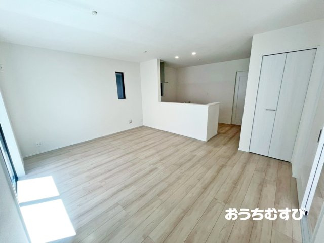 春日井市八事町1丁目29番(全4棟)の居間・リビング
